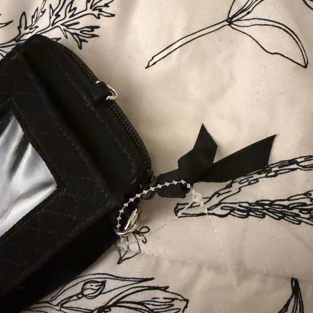 NWOT Vera Bradley Black Quilted Phone Holder Wristlet